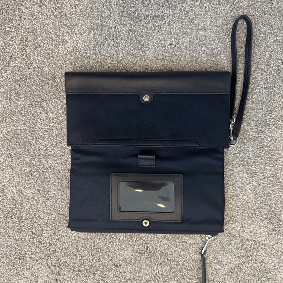 Tumi Travel Wallet Navy with silver trim - Picture 3 of 4